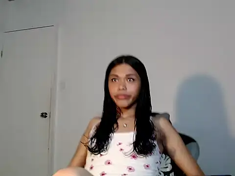 Snapshot of urcurlydiva chatting on 11/05/25, 12:16 urcurlydiva online show from 11/05/25, 12:16