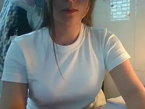 Snapshot of Linzly chatting on 03/27/26, 02:06 Linzly online show from 03/27/26, 02:06