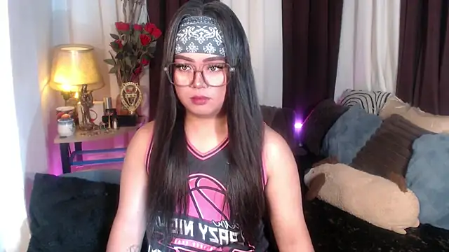 Snapshot of YourSweet-mich chatting on 04/14/26, 06:08 YourSweet-mich online show from 04/14/26, 06:08