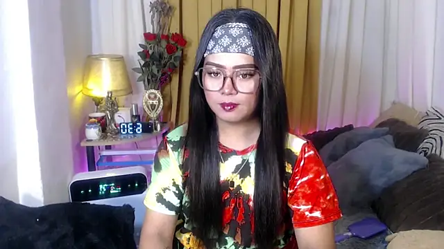 Snapshot of YourSweet-mich chatting on 04/17/26, 10:29 YourSweet-mich online show from 04/17/26, 10:29