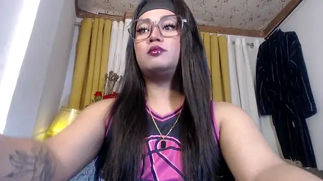 Snapshot of YourSweet-mich chatting on 05/16/26, 02:49 YourSweet-mich online show from 05/16/26, 02:49