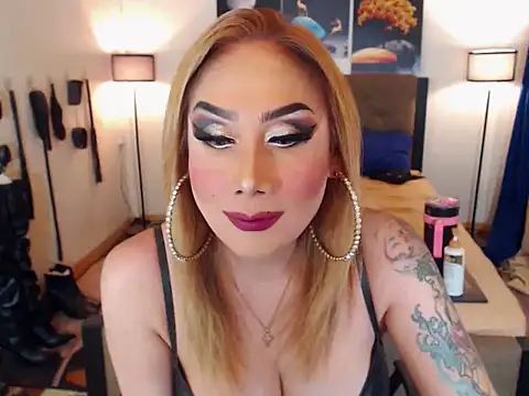 Snapshot of Allysonevanns chatting on 11/21/25, 06:12 Allysonevanns online show from 11/21/25, 06:12