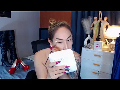 Snapshot of Allysonevanns chatting on 04/05/26, 01:36 Allysonevanns online show from 04/05/26, 01:36