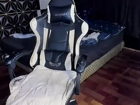 Snapshot of AsianHotBODYY chatting on 11/23/25, 07:19 AsianHotBODYY online show from 11/23/25, 07:19