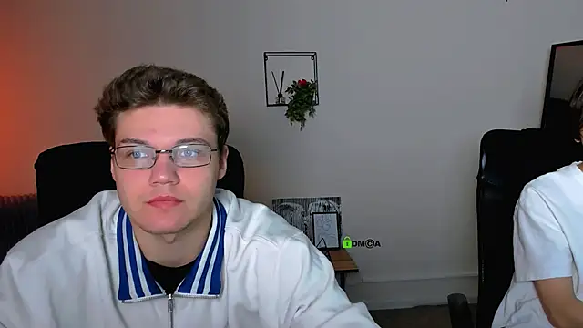 Snapshot of lucas_long_ chatting on 09/13/25, 08:14 lucas long  online show from 09/13/25, 08:14