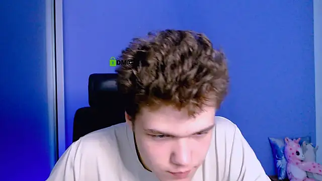 Snapshot of lucas_long_ chatting on 09/24/25, 01:03 lucas long  online show from 09/24/25, 01:03