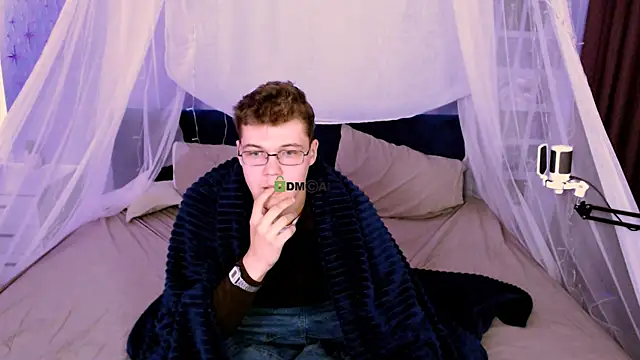 Snapshot of lucas_long_ chatting on 10/02/25, 12:45 lucas long  online show from 10/02/25, 12:45