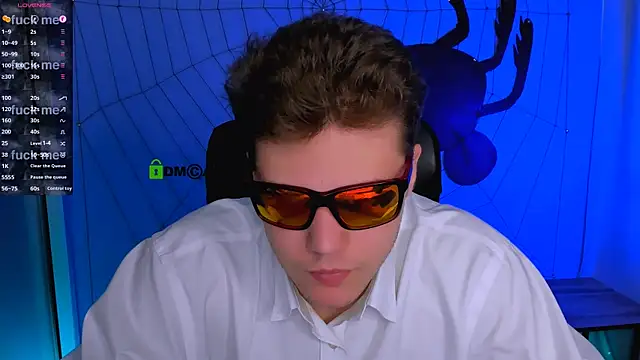 Snapshot of lucas_long_ chatting on 10/28/25, 09:46 lucas long online show from 10/28/25, 09:46