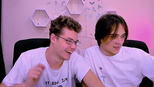 Snapshot of lucas_long_ chatting on 11/09/25, 09:51 lucas long online show from 11/09/25, 09:51