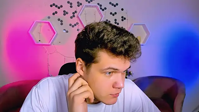 Snapshot of lucas_long_ chatting on 11/11/25, 09:53 lucas long online show from 11/11/25, 09:53