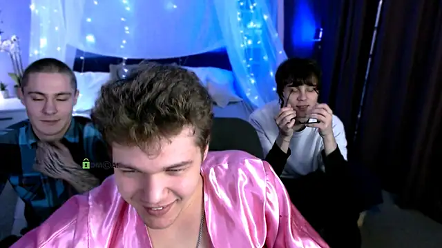 Snapshot of lucas_long_ chatting on 11/27/25, 10:28 lucas long online show from 11/27/25, 10:28