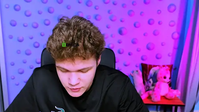 Snapshot of lucas_long_ chatting on 12/04/25, 09:40 lucas long online show from 12/04/25, 09:40