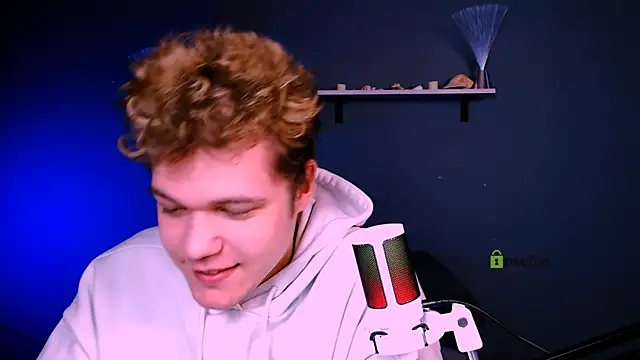 Snapshot of lucas_long_ chatting on 12/14/25, 09:36 lucas long online show from 12/14/25, 09:36