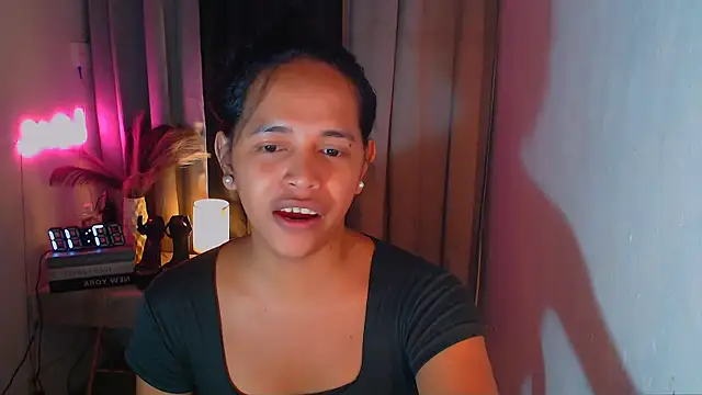 Lorainnelustts online show from 12/16/25, 09:58