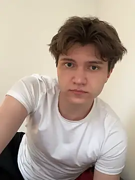 Snapshot of leeto5 chatting on 04/24/26, 02:41 leeto5 online show from 04/24/26, 02:41