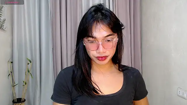 Snapshot of Herbielustts chatting on 04/20/26, 01:03 Herbielustts online show from 04/20/26, 01:03