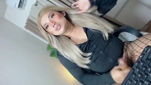 Snapshot of Samantha_Millerxxx chatting on 03/12/26, 06:36 Samantha Millerxxx online show from 03/12/26, 06:36