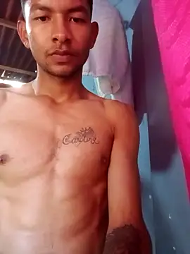 Snapshot of averth chatting on 05/13/26, 09:33 averth online show from 05/13/26, 09:33