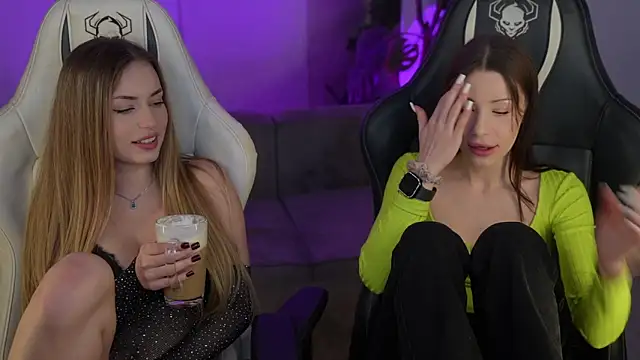 Selena Glow online show from 11/28/25, 11:51