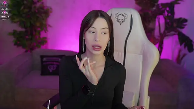 Snapshot of Selena_Glow chatting on 12/22/25, 08:39 Selena Glow online show from 12/22/25, 08:39