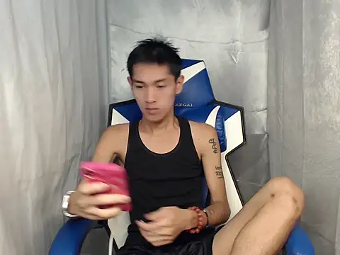 Snapshot of riks_tyler chatting on 05/04/26, 04:03 riks tyler online show from 05/04/26, 04:03