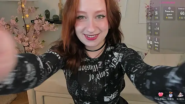 Snapshot of Violet_Griffen chatting on 10/18/25, 03:35 Violet Griffen online show from 10/18/25, 03:35