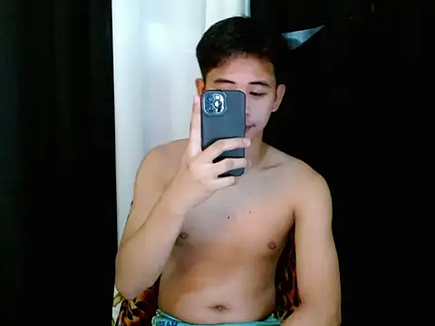 Snapshot of urasianbigcock chatting on 10/04/25, 02:42 urasianbigcock online show from 10/04/25, 02:42