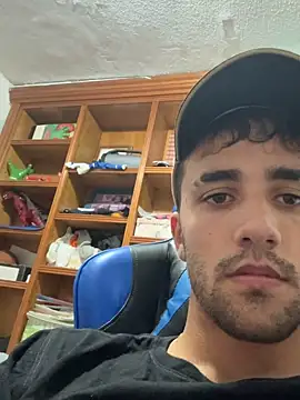 aavrdvh33 online show from 09/28/25, 08:58