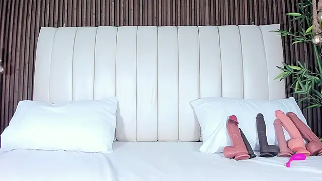 Snapshot of SandraMilerr chatting on 10/31/25, 04:13 SandraMilerr online show from 10/31/25, 04:13