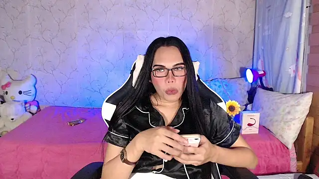 Snapshot of TssluttyNikka chatting on 04/11/26, 12:53 TssluttyNikka online show from 04/11/26, 12:53