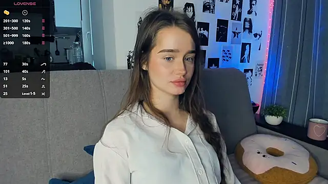 lovelyalivia online show from 11/05/25, 10:04