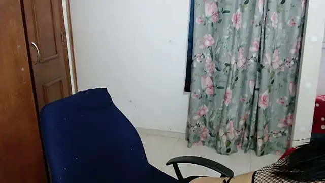 Snapshot of alejandralatina chatting on 11/29/25, 03:20 alejandralatina online show from 11/29/25, 03:20