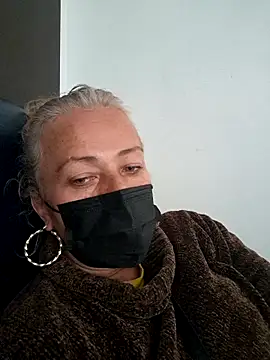 Snapshot of sofiacurvy_45 chatting on 03/30/26, 04:19 sofiacurvy 45 online show from 03/30/26, 04:19