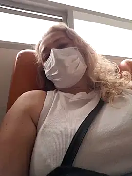 Snapshot of sofiacurvy_45 chatting on 04/15/26, 05:20 sofiacurvy 45 online show from 04/15/26, 05:20