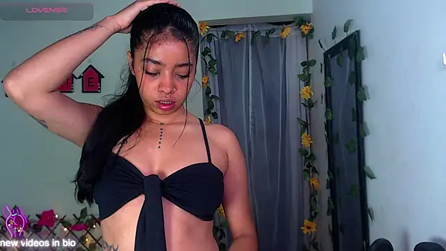 Angie Lee01 online show from 10/23/25, 11:53