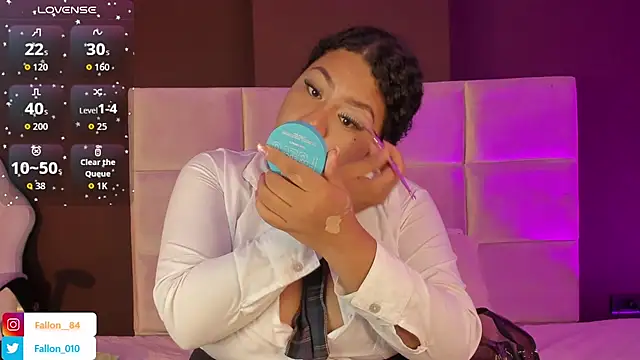 Snapshot of fallon_08 chatting on 11/12/25, 08:08 fallon 08 online show from 11/12/25, 08:08
