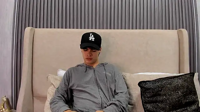 BenitoSaenz online show from 10/12/25, 03:38