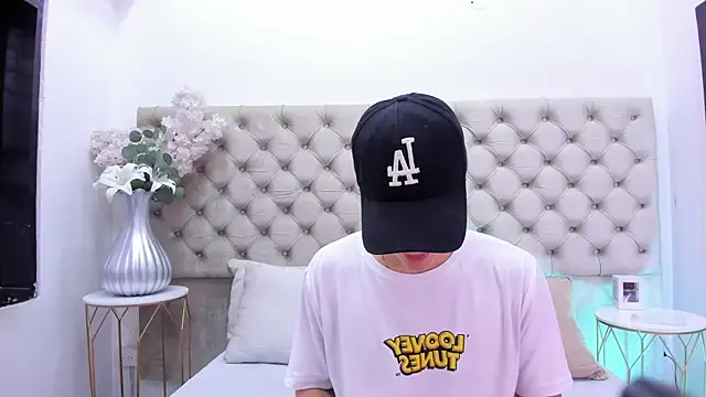 BenitoSaenz online show from 11/04/25, 12:04