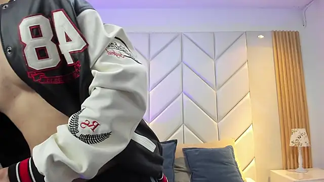 BenitoSaenz online show from 12/14/25, 04:01