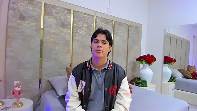 BenitoSaenz online show from 12/22/25, 12:02