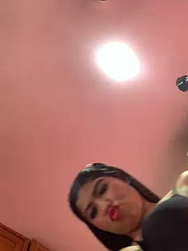 Snapshot of Luna_20x chatting on 10/17/25, 05:15 Luna 20x online show from 10/17/25, 05:15