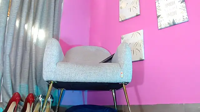 Snapshot of emily_ox0 chatting on 04/14/26, 07:42 emily ox0 online show from 04/14/26, 07:42