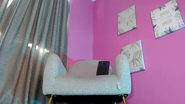 Snapshot of emily_ox0 chatting on 06/25/26, 08:24 emily ox0 online show from 06/25/26, 08:24