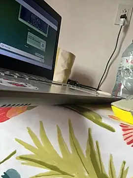 niiikiii0 online show from 06/15/26, 02:41