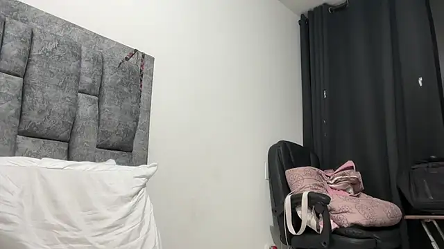 Snapshot of Sophia_copper chatting on 10/01/25, 03:12 Sophia copper online show from 10/01/25, 03:12