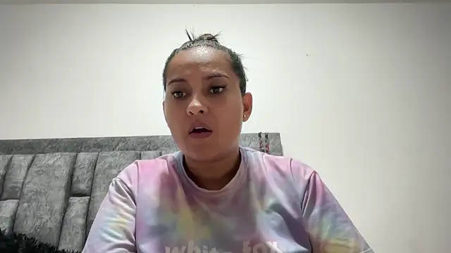 Snapshot of Sophia_copper chatting on 10/03/25, 03:47 Sophia copper online show from 10/03/25, 03:47