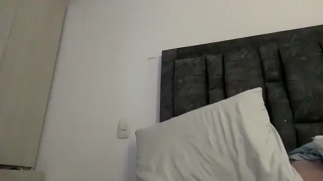 Snapshot of Sophia_copper chatting on 10/18/25, 03:42 Sophia copper online show from 10/18/25, 03:42