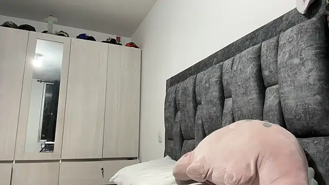 Snapshot of Sophia_copper chatting on 11/05/25, 03:39 Sophia copper online show from 11/05/25, 03:39