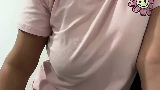 Snapshot of Sophia_copper chatting on 11/18/25, 03:12 Sophia copper online show from 11/18/25, 03:12