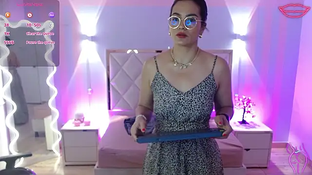 Rosalind tay online show from 02/24/26, 11:30